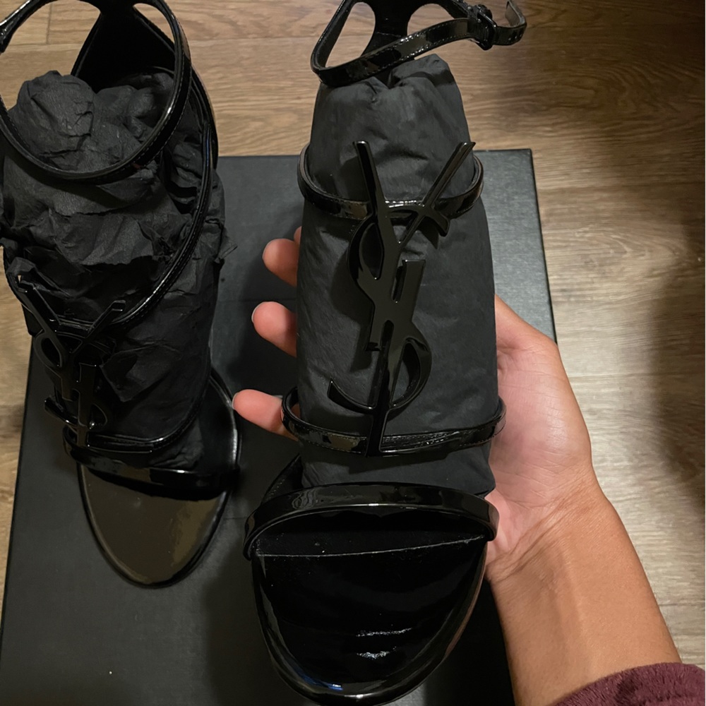 *Great Condition* SAINT LAURENT Cassandra Sandals in Smooth Leather